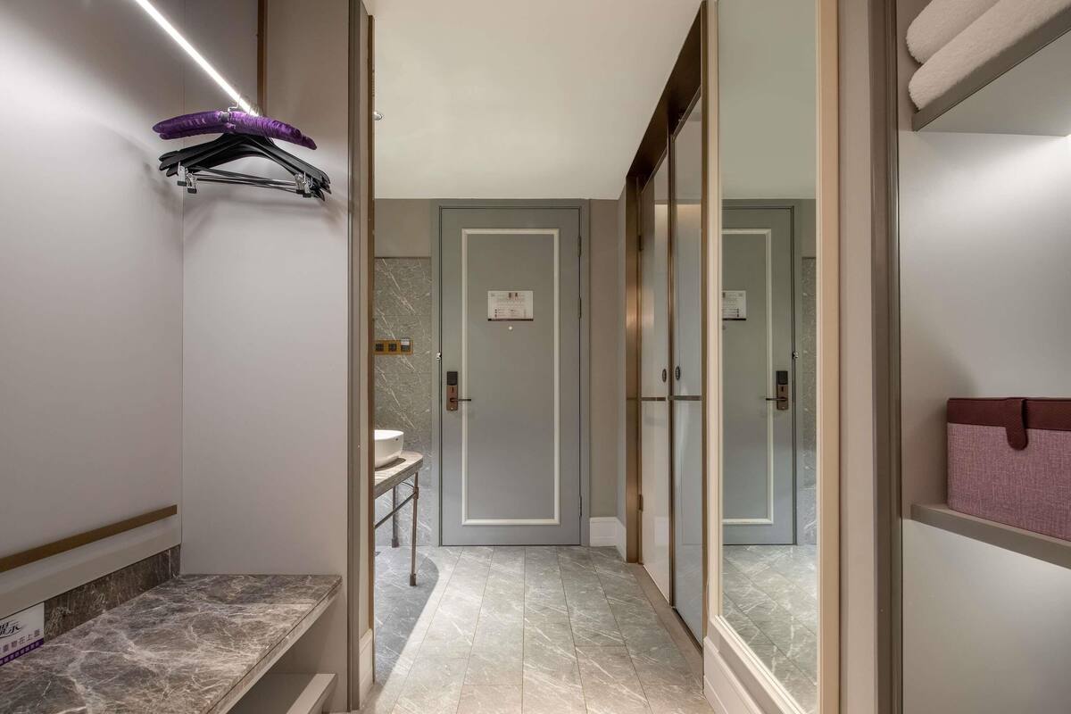 Phòng Superior, 1 giường cỡ king | Bộ đồ giường cao cấp, chăn bông, minibar với thức uống miễn phí 