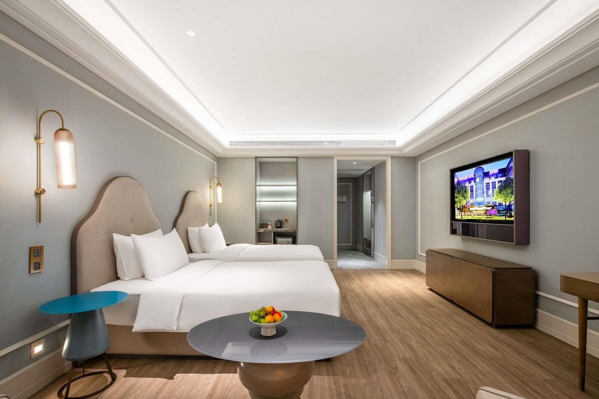 Bộ đồ giường cao cấp, chăn bông, minibar với thức uống miễn phí 