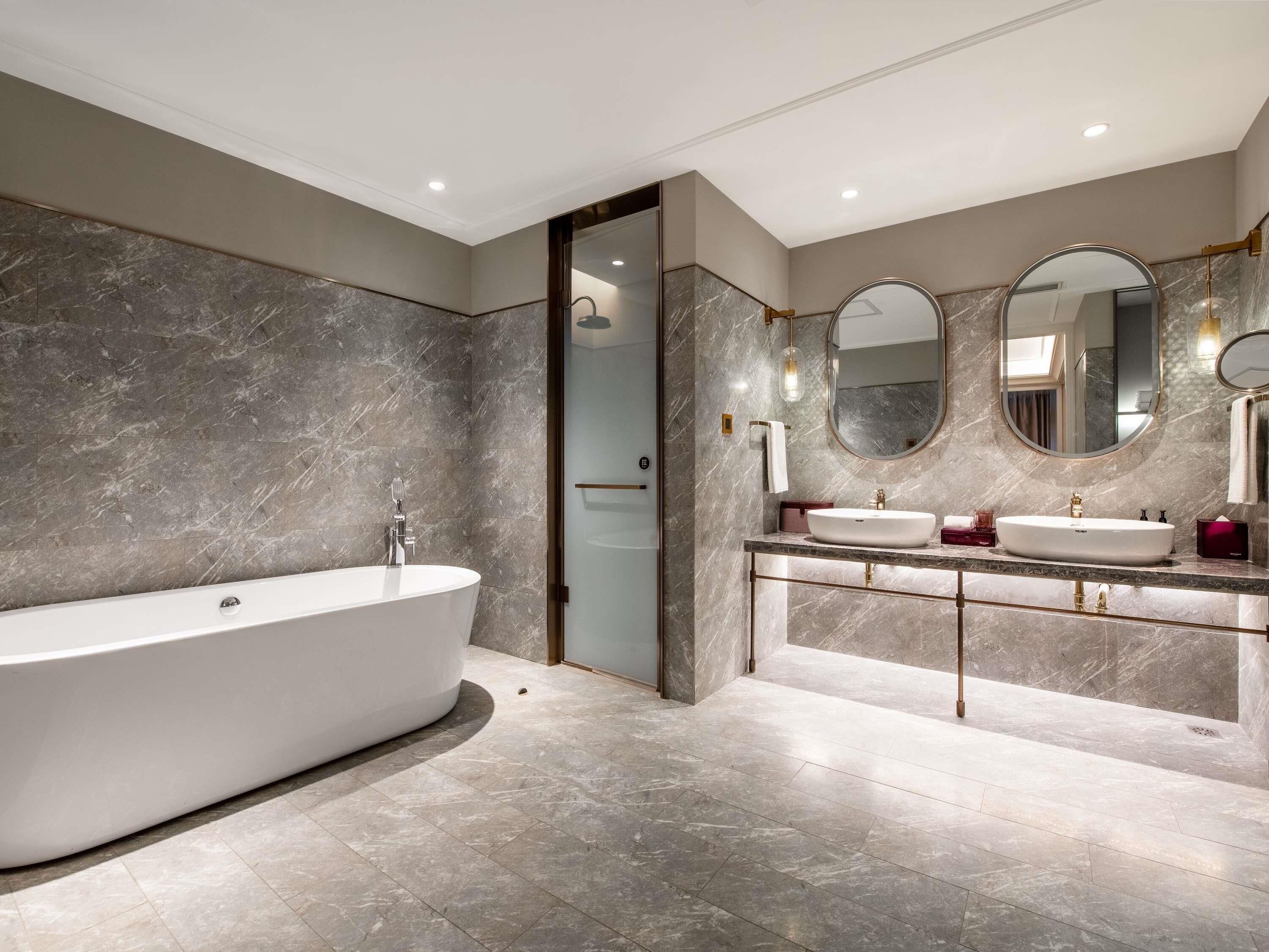 Deluxe Suite, 1 King Bed | Premium bedding, down comforters, free minibar, in-room safe
