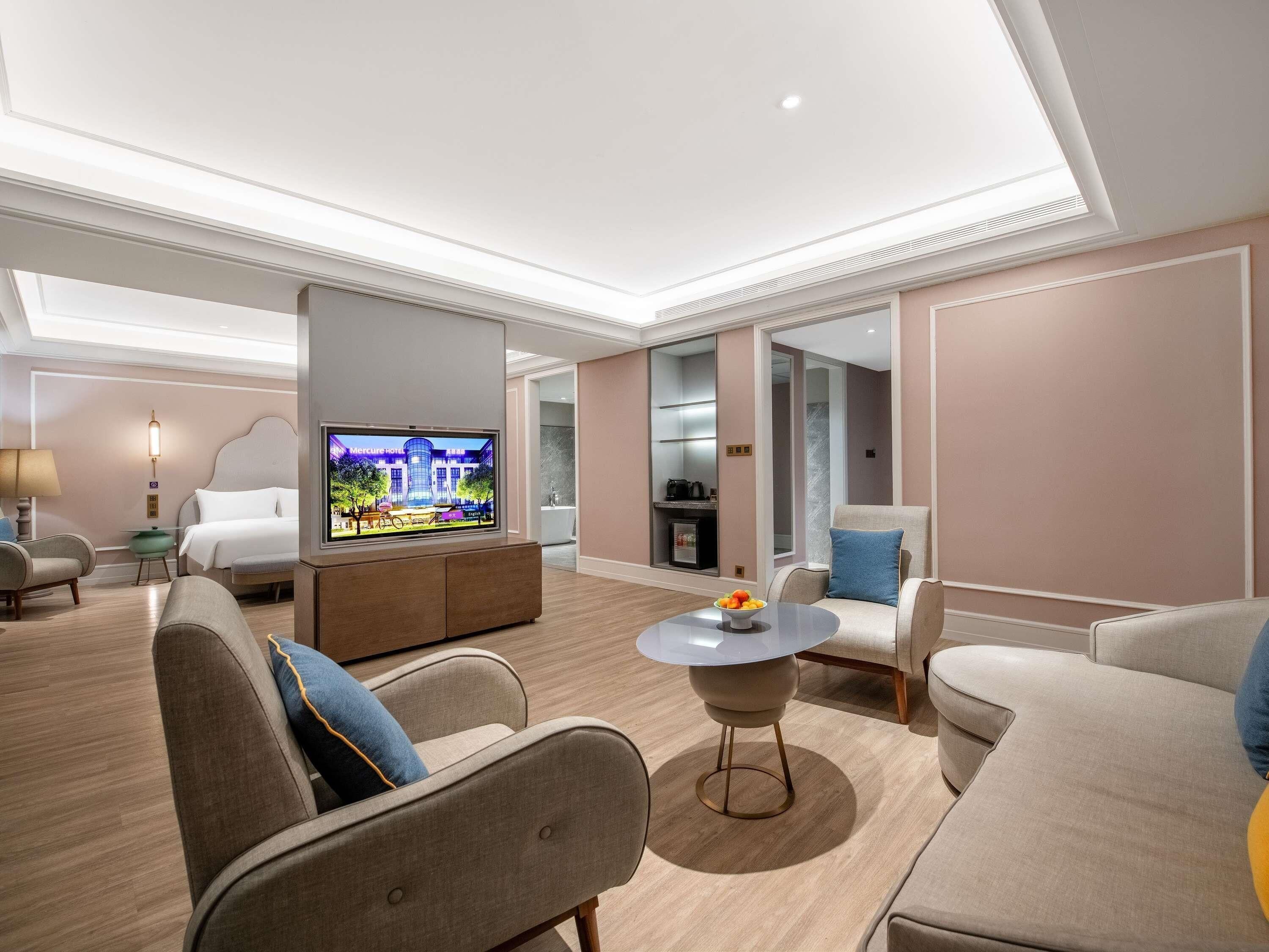 Deluxe Suite, 1 King Bed