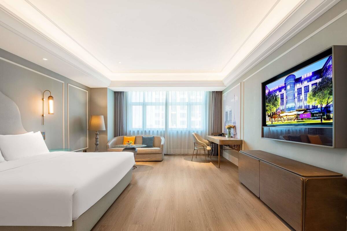 Phòng Deluxe, 1 giường cỡ king | Bộ đồ giường cao cấp, chăn bông, minibar với thức uống miễn phí 