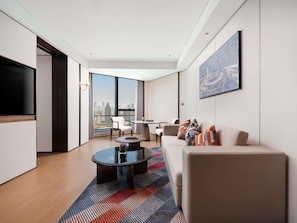 Deluxe Suite, 1 King Bed