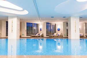 Una piscina techada