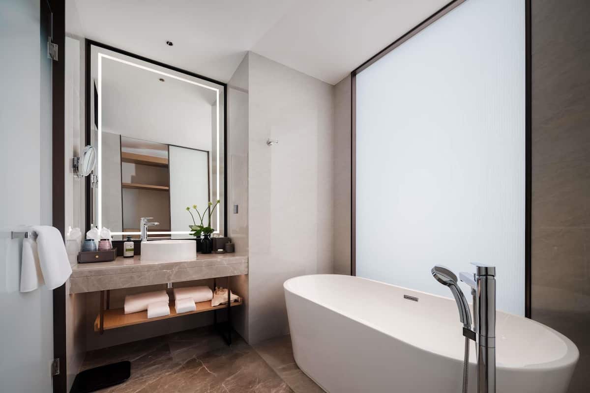 Caja de seguridad en la habitación y escritorio