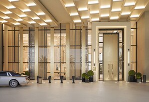 Pintu masuk properti