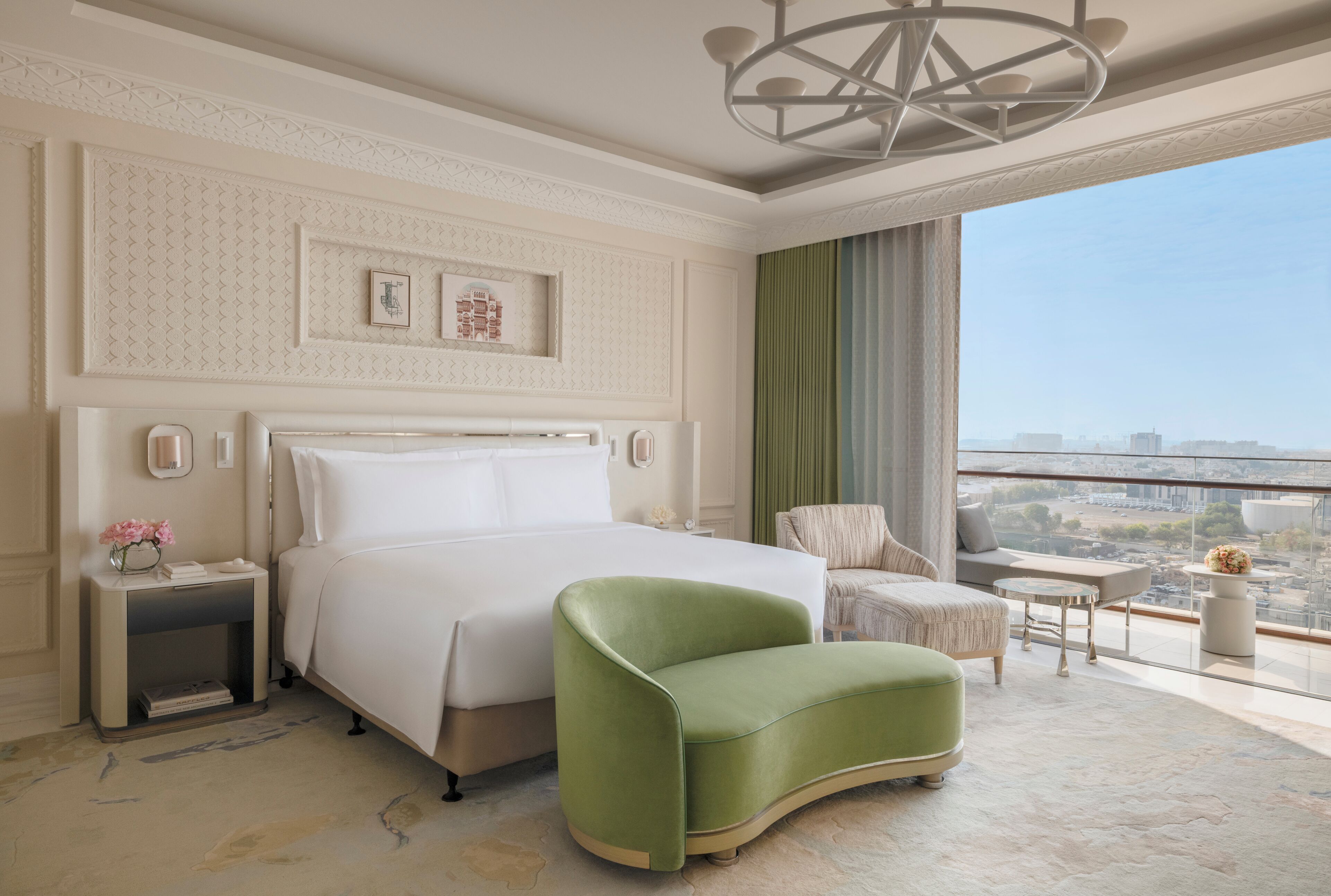 Ropa de cama de alta calidad, colchones con pillow-top y minibar 