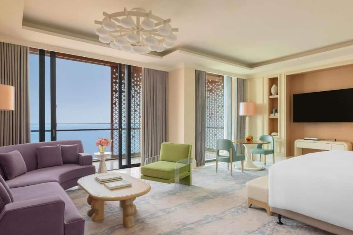 Junior Suite, 1 King Bed, Balcony, Sea View (1 Bedroom) | Living area