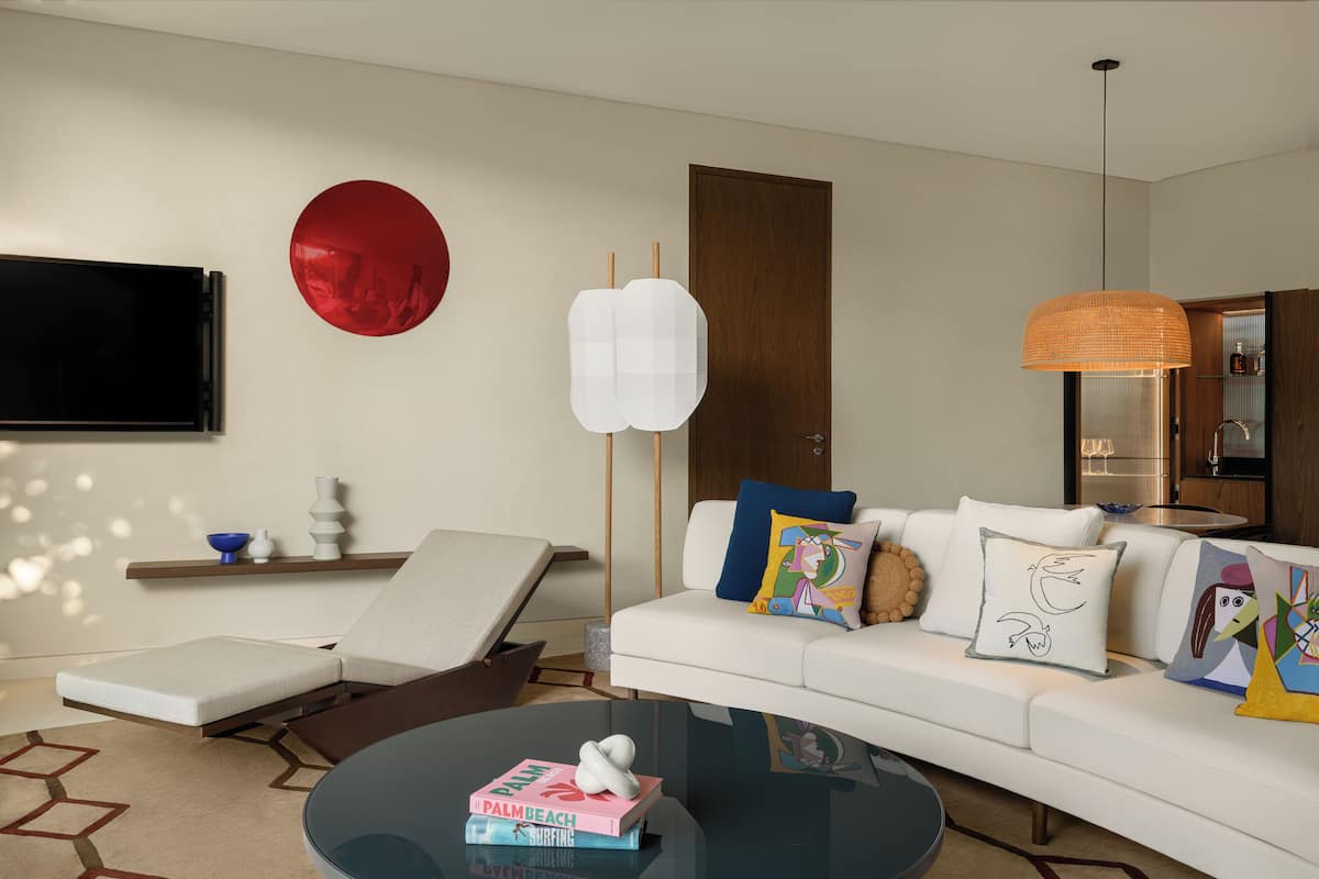 Suite, 1 Bedroom | Living area