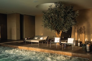 Piscina interna, piscina externa