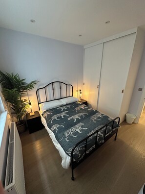 2 chambres, fer et planche à repasser, lit parapluie, Wi-Fi gratuit