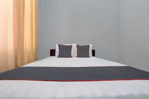 Standard Double Room | Free WiFi, bed sheets