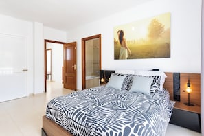 2 chambres, fer et planche à repasser, Wi-Fi, draps fournis