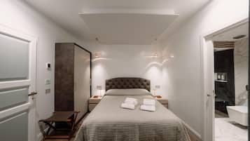 Chambre Double Confort, balcon, vue cour intérieure