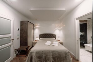 Habitación doble Confort, balcón, vista al patio | Caja de seguridad en la habitación, cortinas blackout y insonorización 