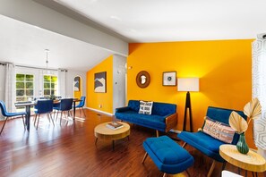 Smart TV - 20% Off April 23-26! Perfect For Families Pool/Spa (Palm Springs)