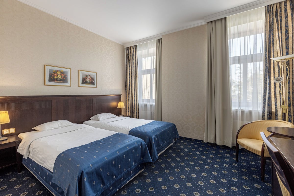 Standard Twin Room | Iron/ironing board, free WiFi