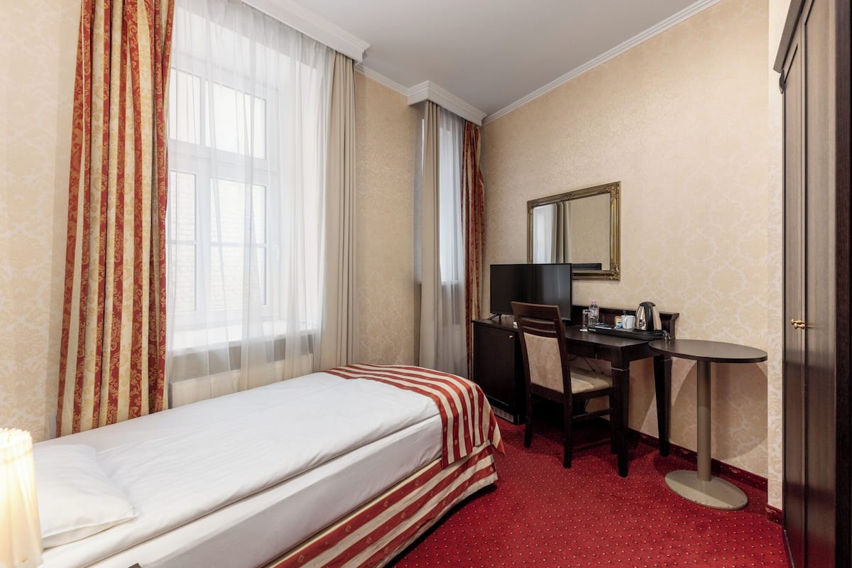 Standard Single Room | Iron/ironing board, free WiFi