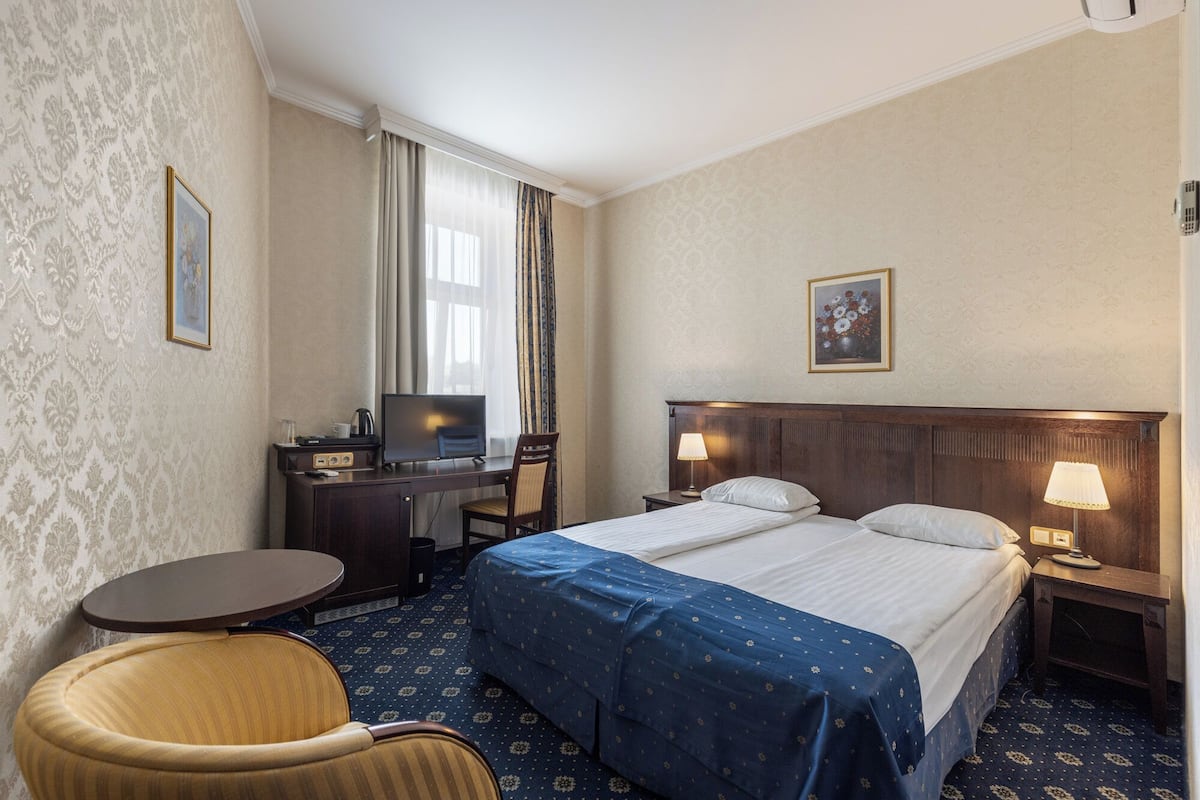 Standard Double Room | Iron/ironing board, free WiFi