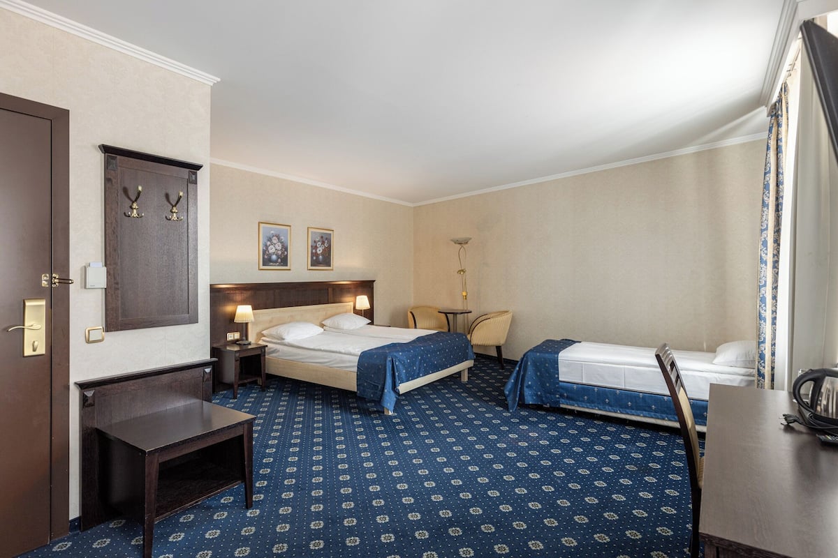Standard Triple Room | Iron/ironing board, free WiFi
