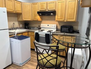 Fridge, microwave, oven, stovetop - Cozy Apt w/Balcony near Beach & Casinos 2nd Floor (Atlantic City)