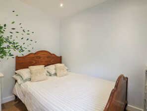 3 bedrooms, individually decorated, individually furnished - Little Nest (Alton)