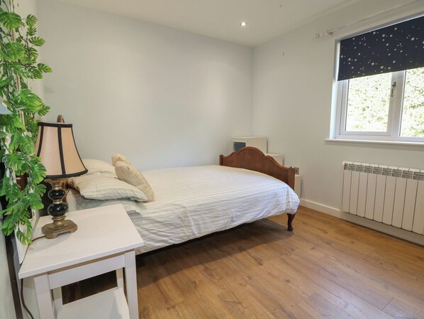 3 bedrooms, individually decorated, individually furnished - Little Nest (Alton)