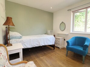 3 bedrooms, individually decorated, individually furnished - Little Nest (Alton)