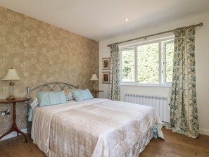 3 bedrooms, individually decorated, individually furnished