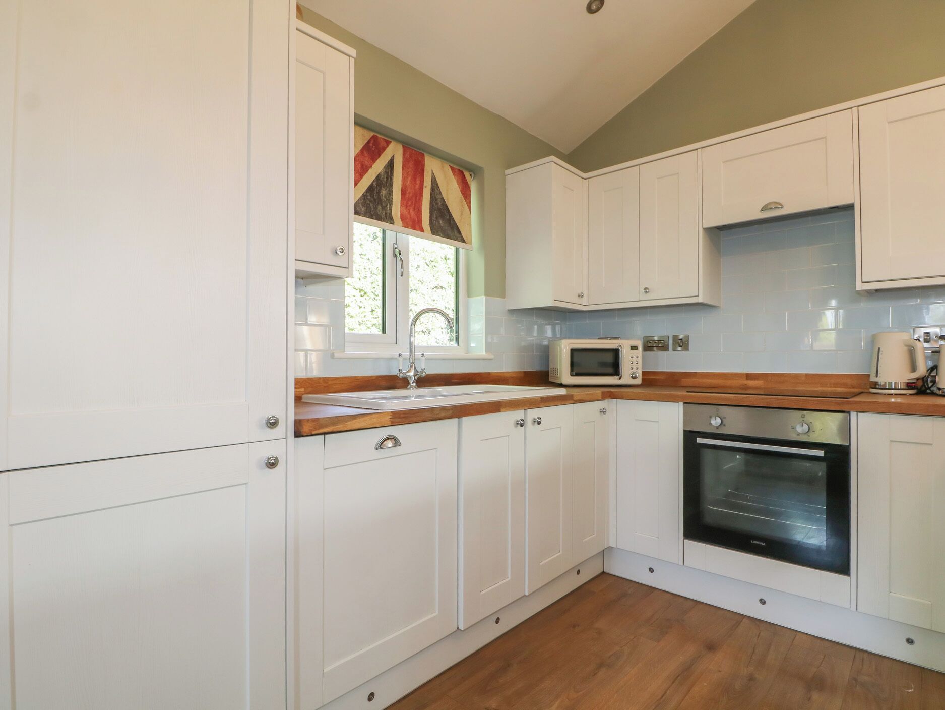 Dishwasher, cookware/dishes/utensils