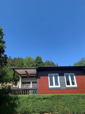 Exterior - Guesthouse 'Ritschel Alm' with Mountain View, Shared Pool and Wi-Fi (Probstzella)