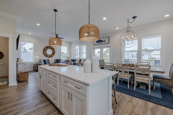 Interior - NEW Family Friendly Home All En Suite Bathrooms w/ Pool Access (Port St. Joe)