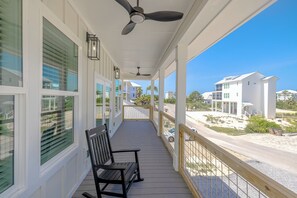 Terrace/patio - NEW Family Friendly Home All En Suite Bathrooms w/ Pool Access (Port St. Joe)