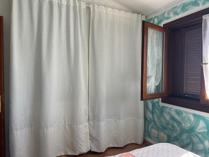 2 bedrooms, bed sheets