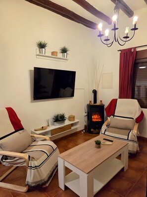 TV, fireplace