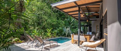 تناول الطعام بالخارج