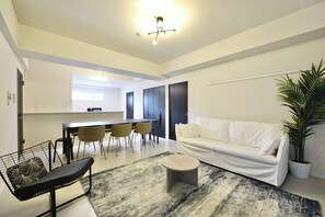 مكتب ومساحة عمل للكمبيوتر المحمول وواي فاي مجانًا