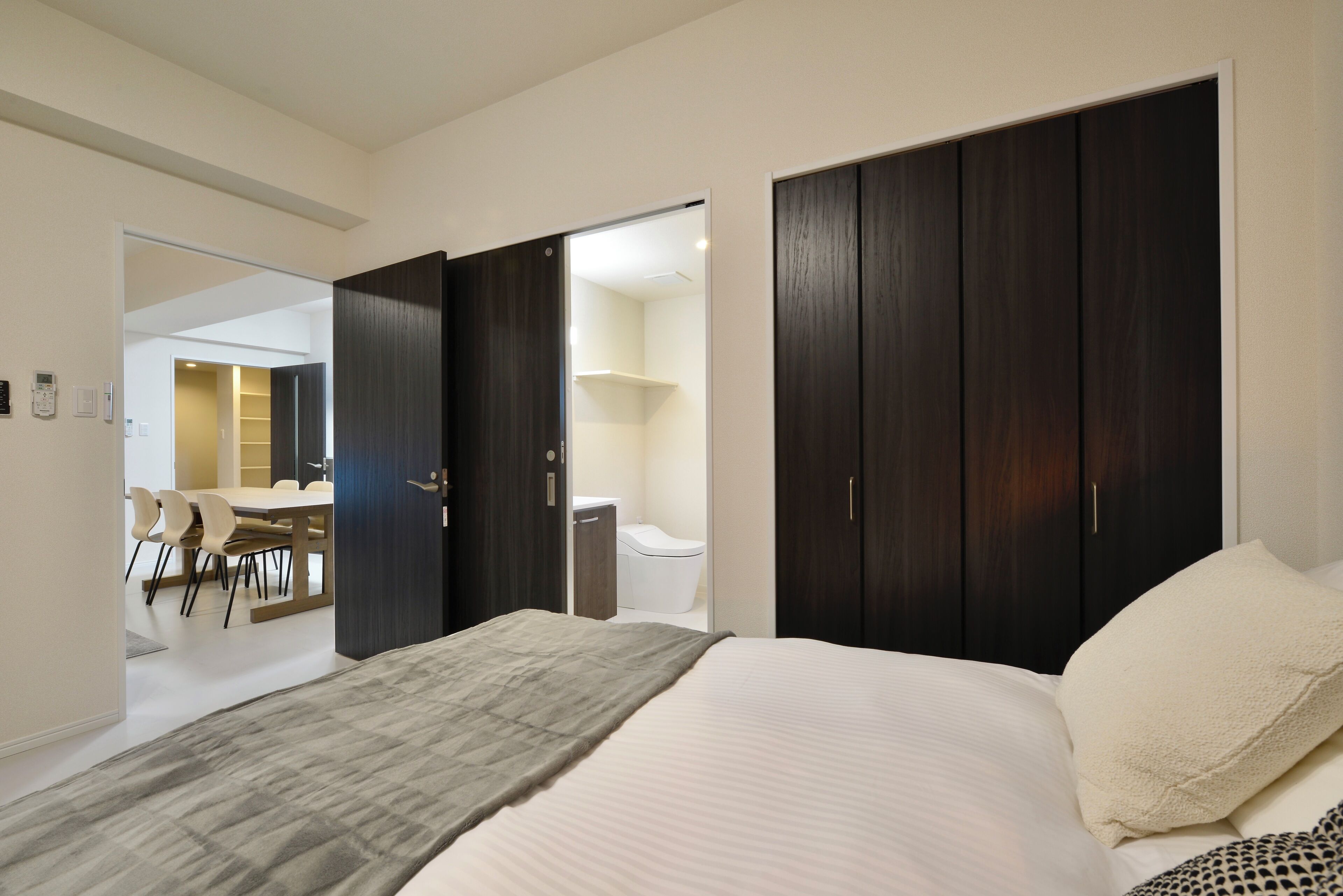 Bureau, espace de travail pour ordinateur portable, Wi-Fi gratuit