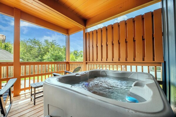 Outdoor spa tub