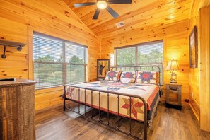 4 bedrooms, desk, iron/ironing board, free WiFi