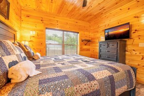 4 bedrooms, desk, iron/ironing board, free WiFi