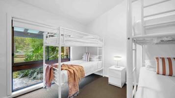 3 bedrooms, desk, iron/ironing board, WiFi