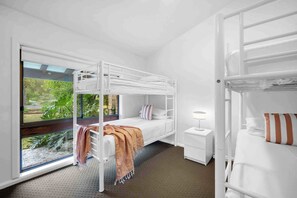3 habitaciones, escritorio, tabla de planchar con plancha y wifi 
