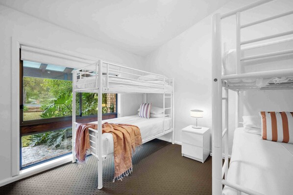 3 habitaciones, escritorio, tabla de planchar con plancha y wifi 