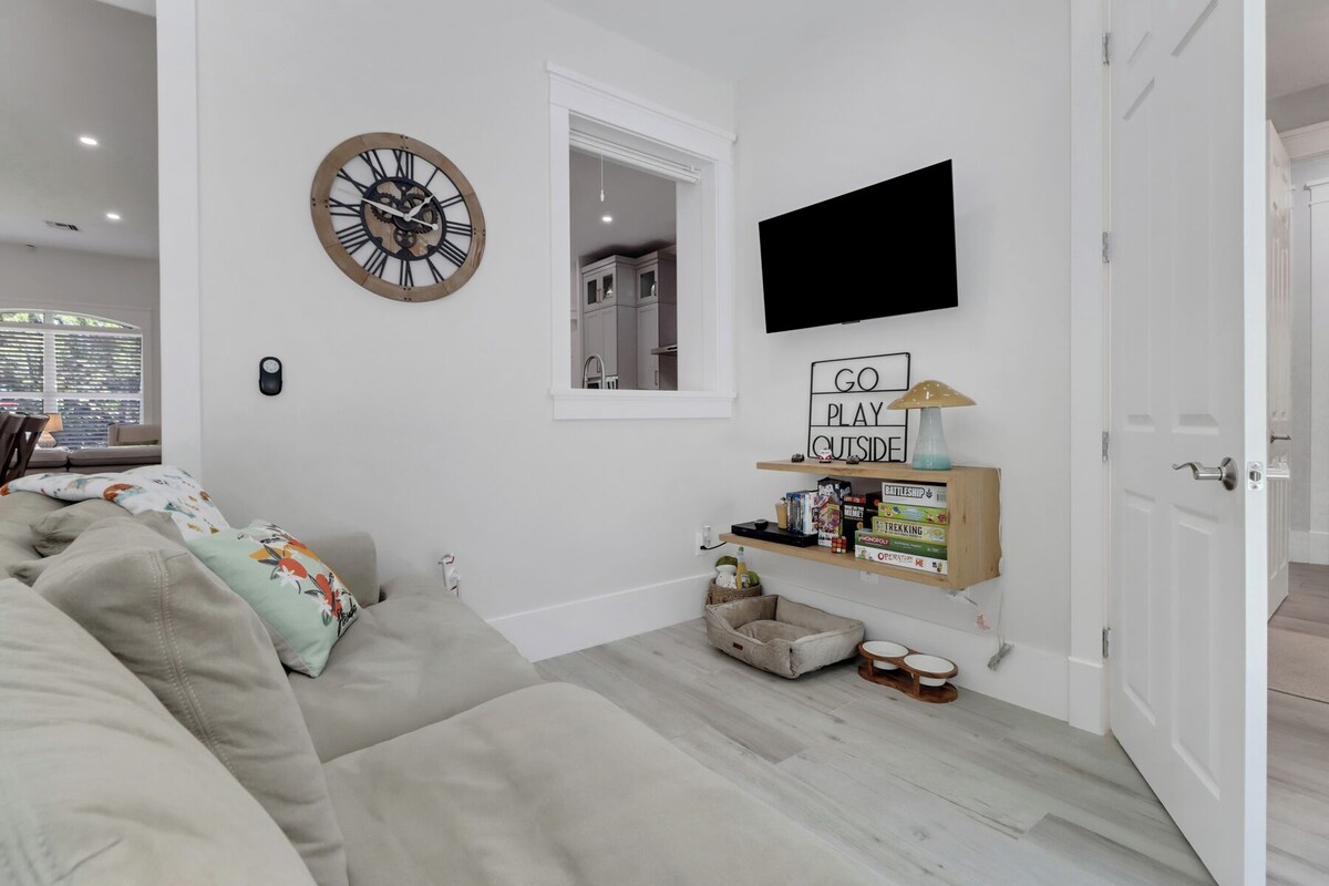 Photo 9 of Heron House at Logan Woods. Bright & spacious fully renovated home with pool!