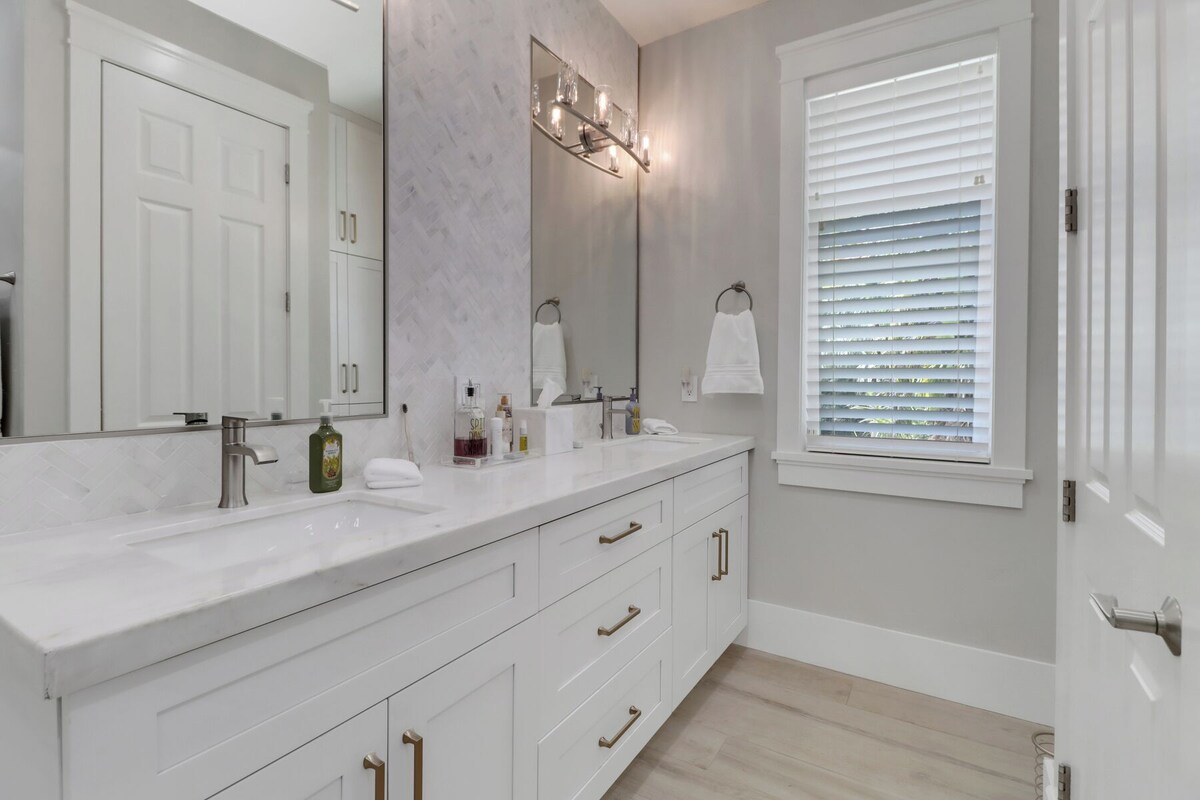 Photo 12 of Heron House at Logan Woods. Bright & spacious fully renovated home with pool!