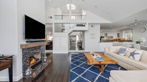 TV connectée, cheminée, baby-foot