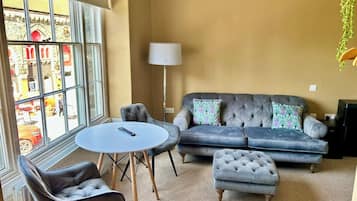 Superior Suite, River View | Living area