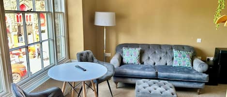 Superior Suite, River View | Living area