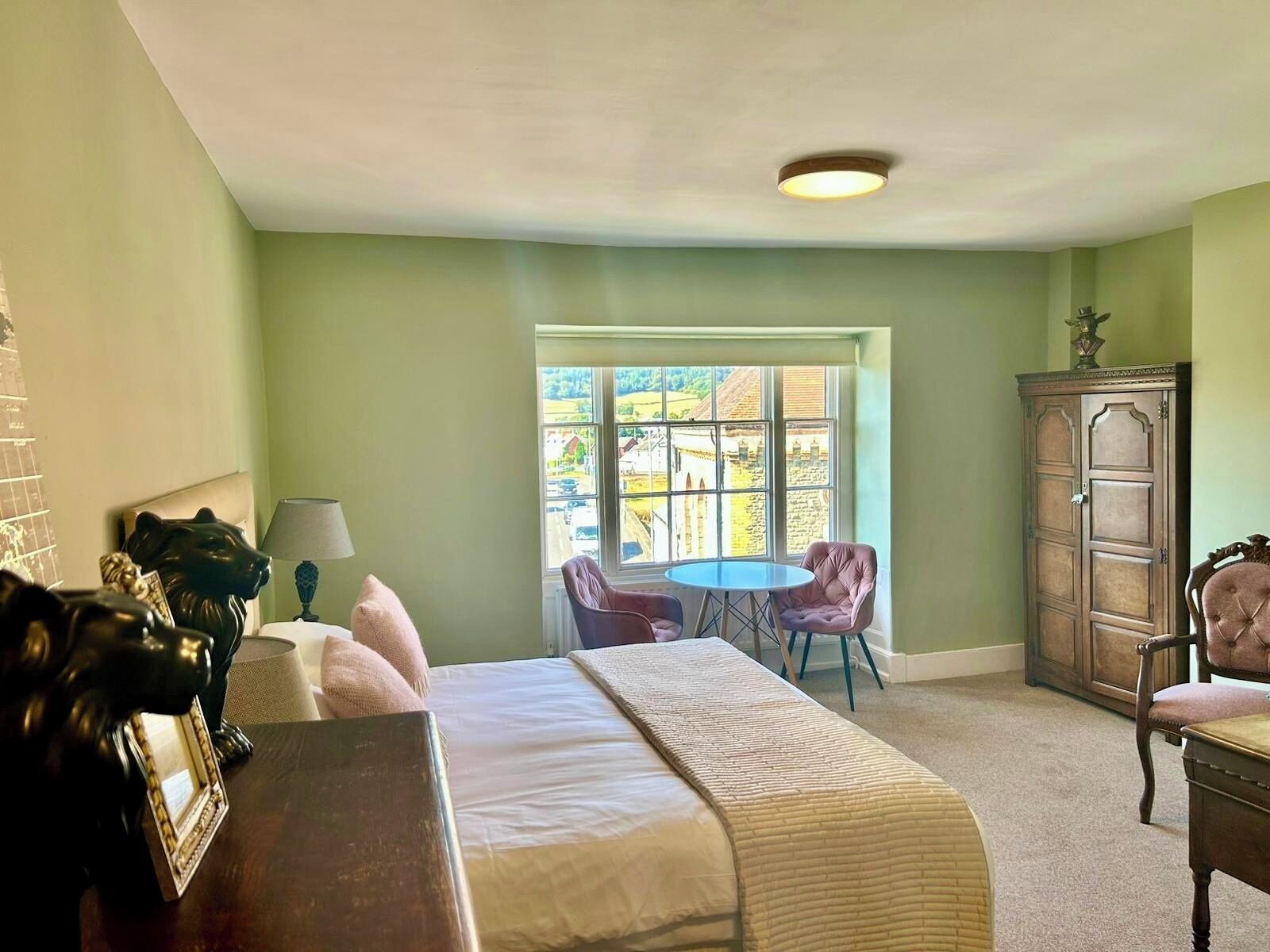 Laptop workspace, free WiFi