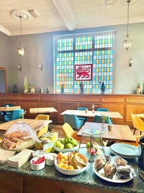 Interior - The Lion (Builth Wells)